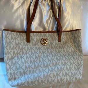 Michael Kors Jet Set Travel Tote